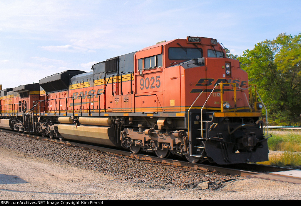 BNSF 9025 Pusher